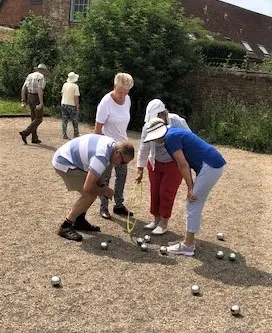Playing Pétanque